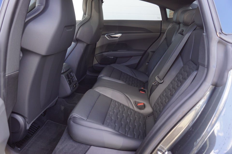 Audi e-tron GT quattro 4d