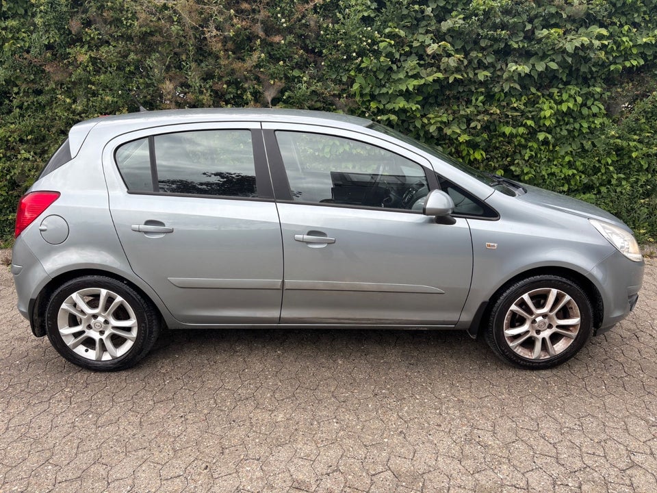 Opel Corsa 1,4 16V Cosmo 5d