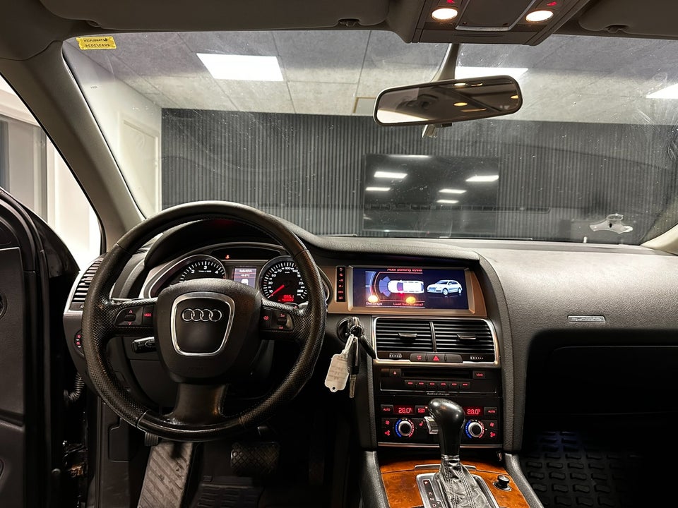 Audi Q7 3,0 TDi S-line quattro Tiptr. 7prs 5d