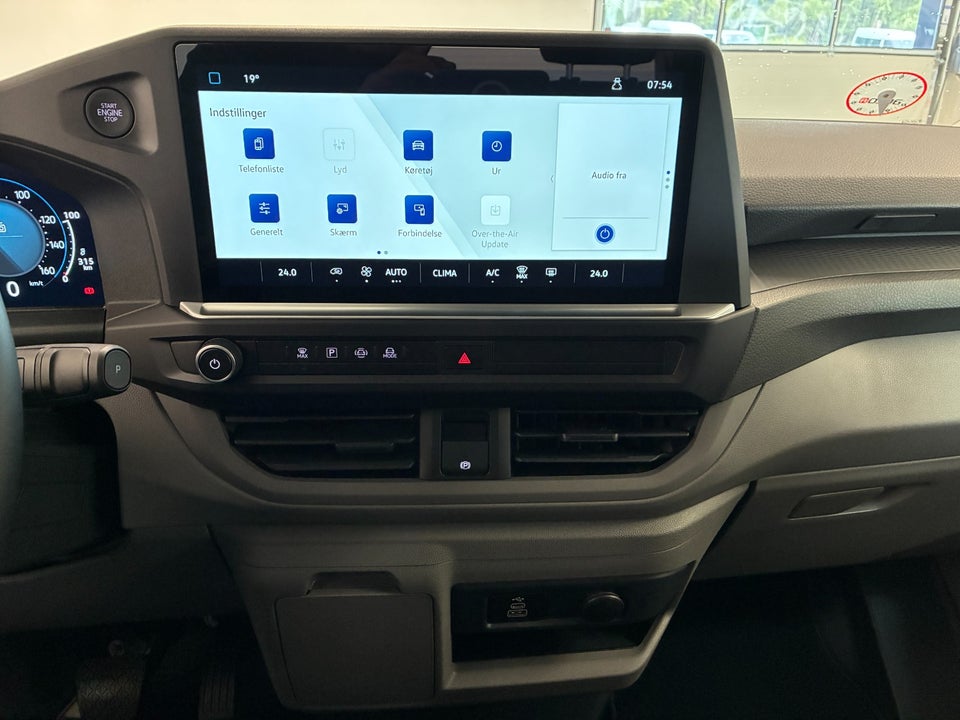 VW e-Caravelle 64 Basis SWB