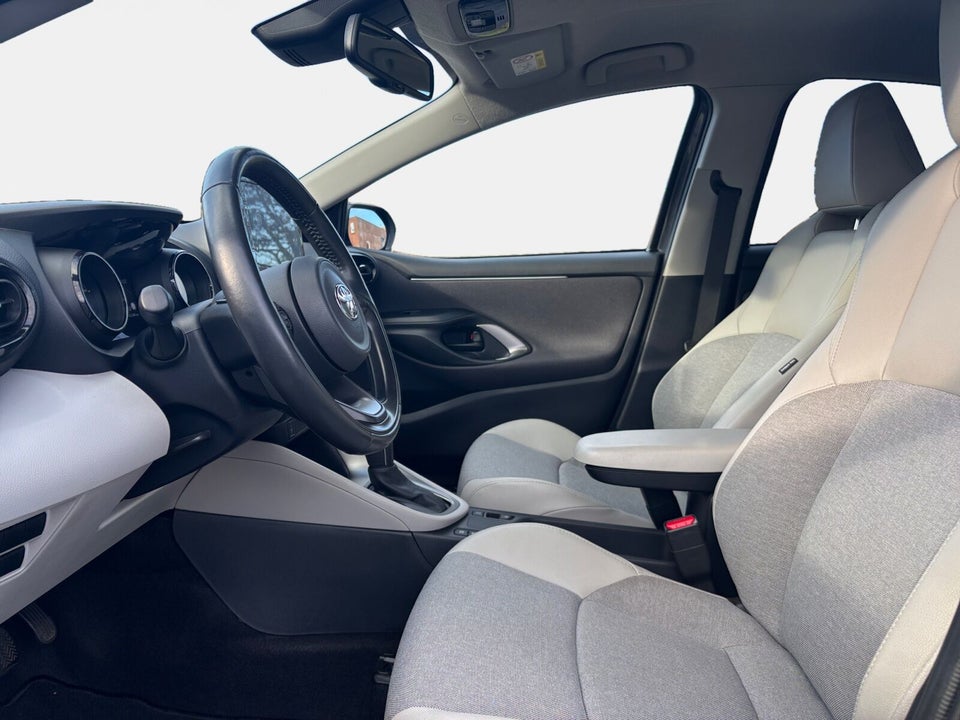 Toyota Yaris 1,5 Hybrid Elegant e-CVT 5d