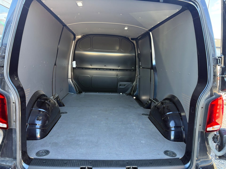 VW Transporter 2,0 TDi 150 Kassevogn DSG lang