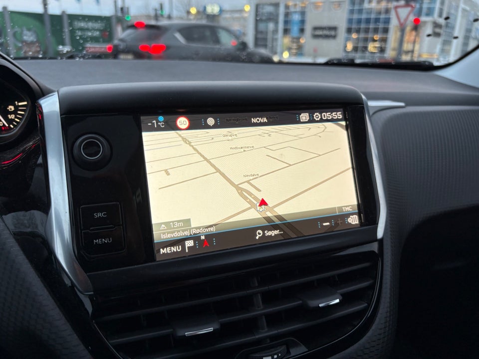 Peugeot 208 1,2 PureTech 82 Allure Sky 5d