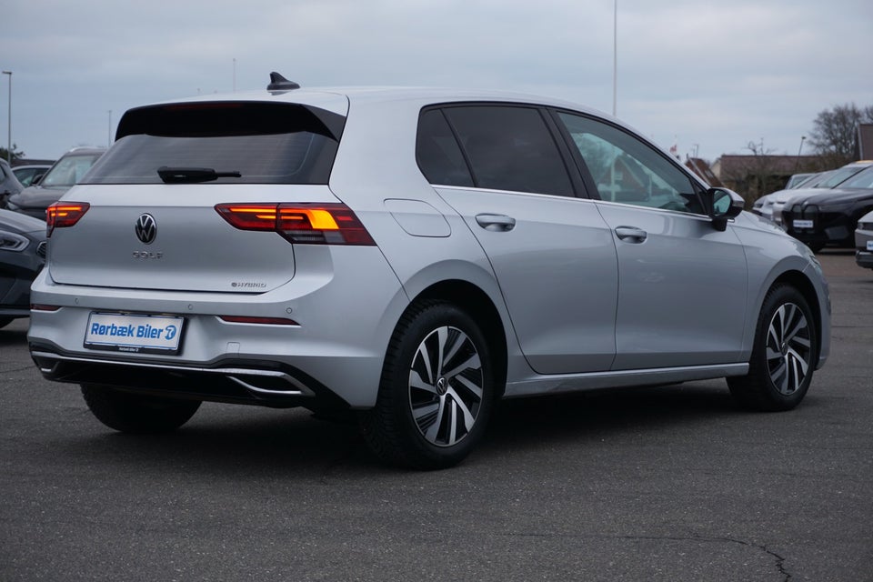 VW Golf VIII 1,4 eHybrid DSG 5d