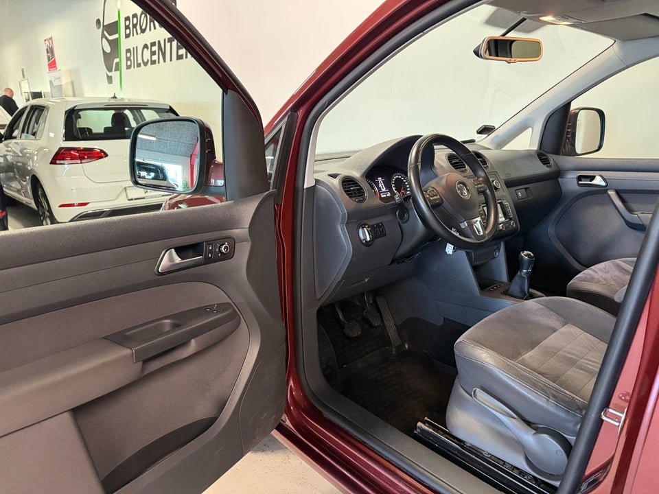 VW Caddy Maxi 1,6 TDi 102 Comfortline BMT 4d