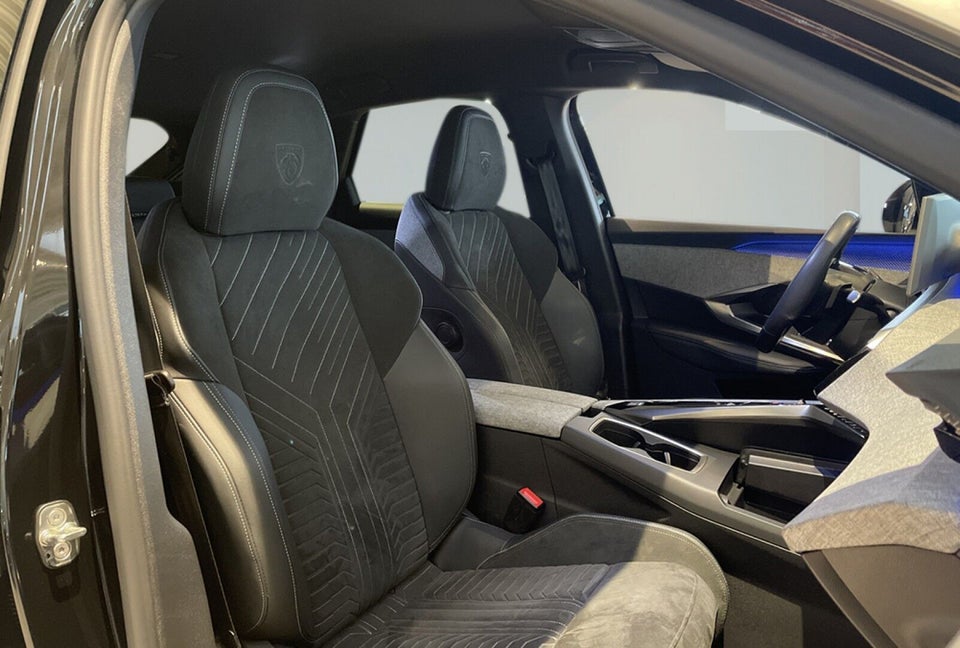 Peugeot e-3008 77 GT Pack 5d
