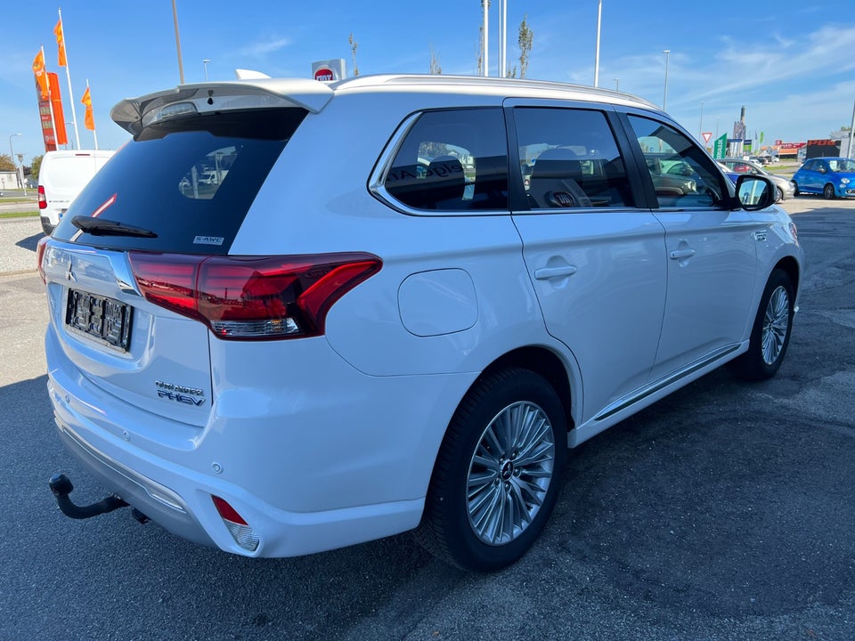 Mitsubishi Outlander 2,4 PHEV Instyle CVT 4WD 5d