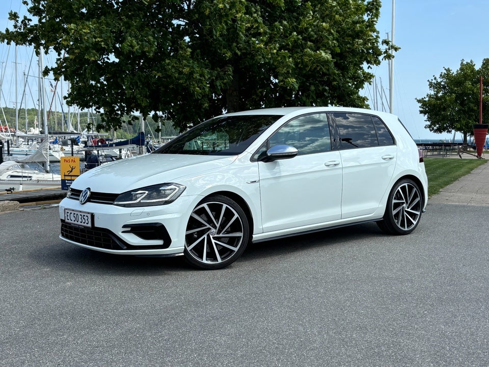 VW Golf VII 2,0 R DSG 4Motion 5d
