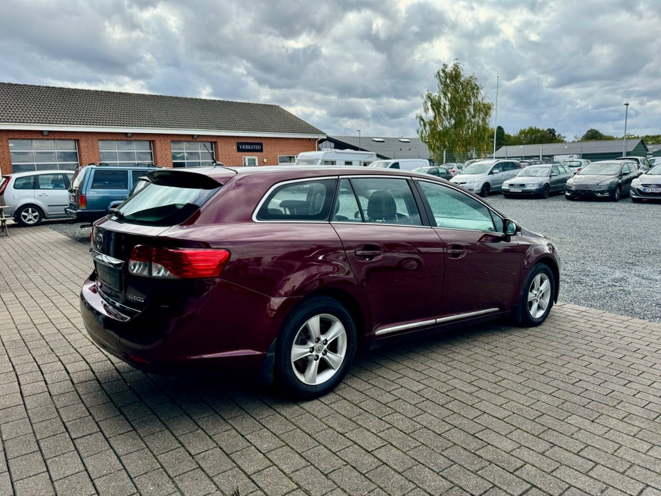 Toyota Avensis 2,0 D-4D T2 stc. 5d