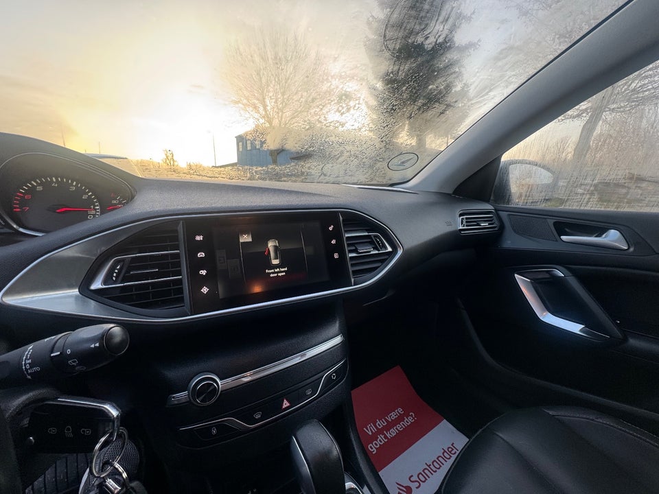 Peugeot 308 1,2 e-THP 130 Active EAT6 5d