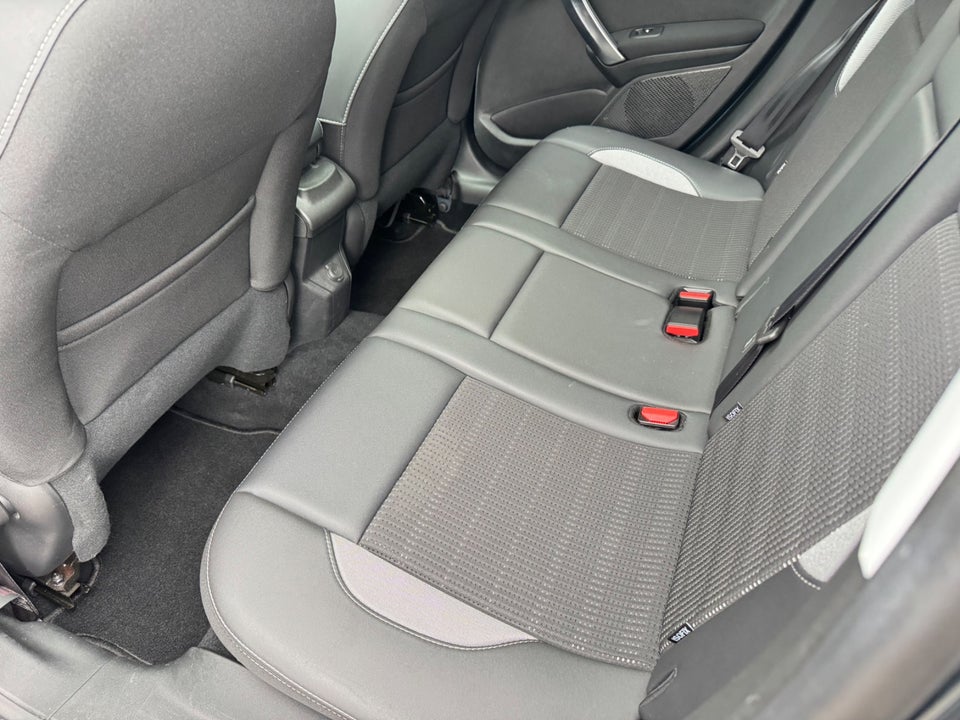 Peugeot 2008 1,6 BlueHDi 100 Allure Sky 5d