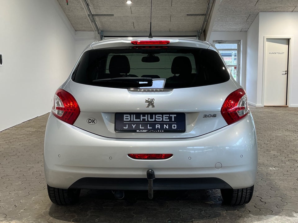 Peugeot 208 1,2 VTi Allure Sky 5d