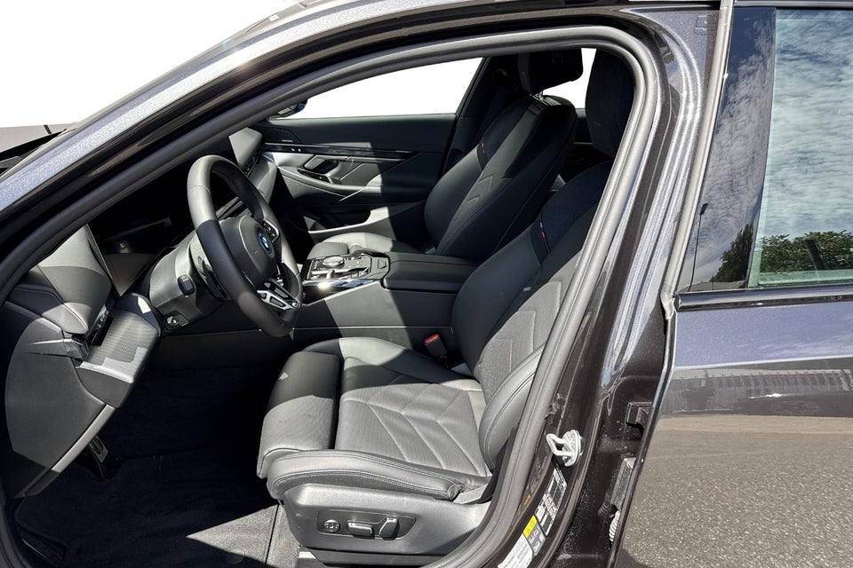 BMW i5 eDrive40 Fully Charged M-Sport 4d