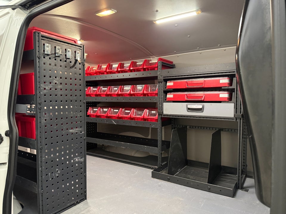 VW Transporter 2,0 TDi 102 Kassevogn kort