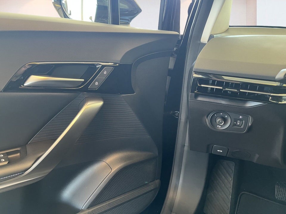 MG MG4 64 Luxury 5d