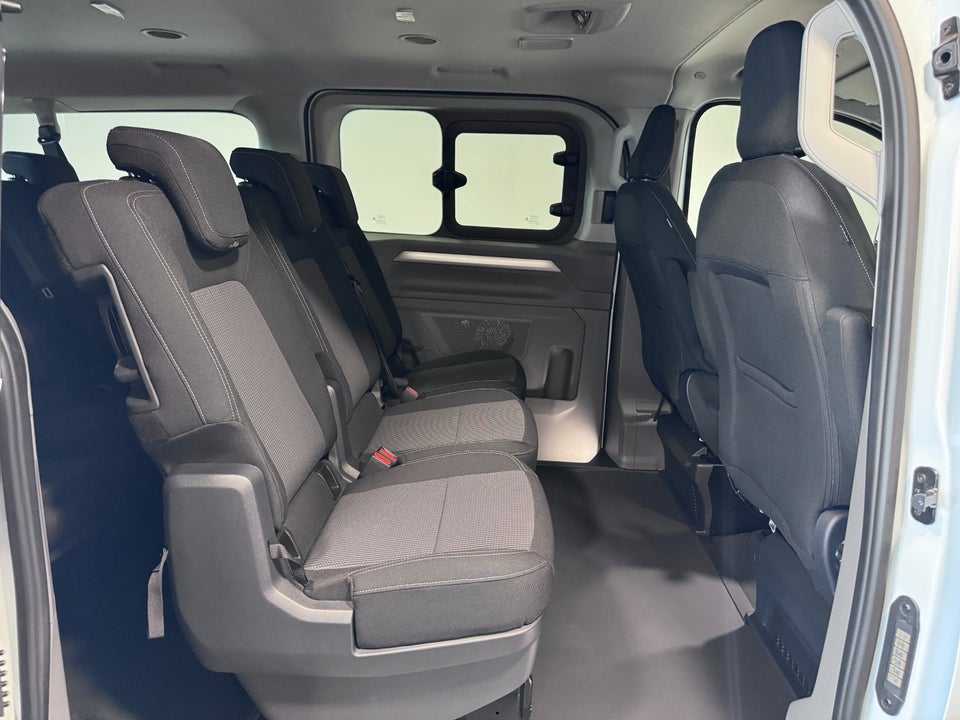 VW e-Caravelle 64 Style LWB