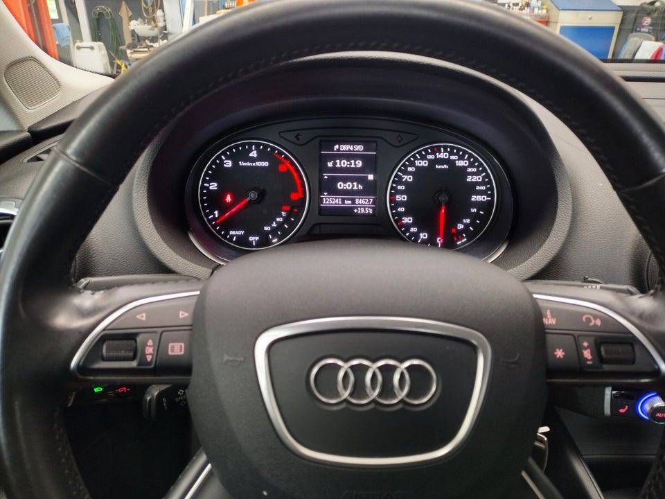Audi A3 1,6 TDi 110 Attraction 4d