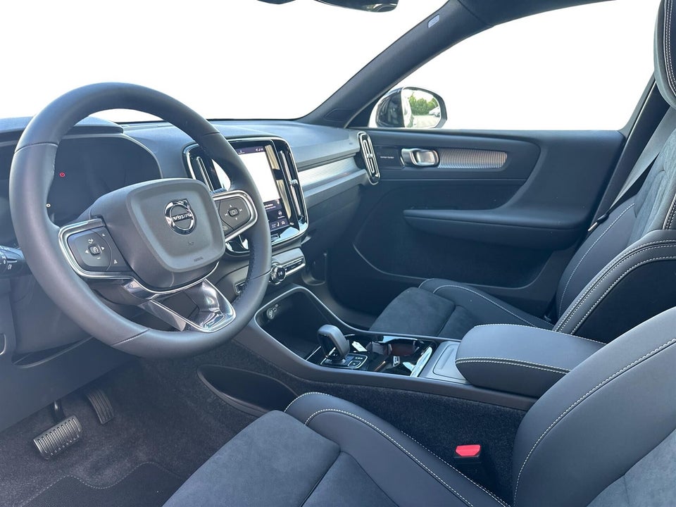 Volvo EX40 Extended Range Black Edition 5d