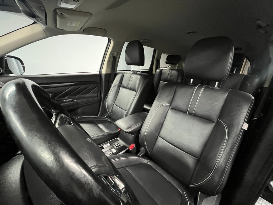 Mitsubishi Outlander 2,0 PHEV Instyle CVT 4WD 5d