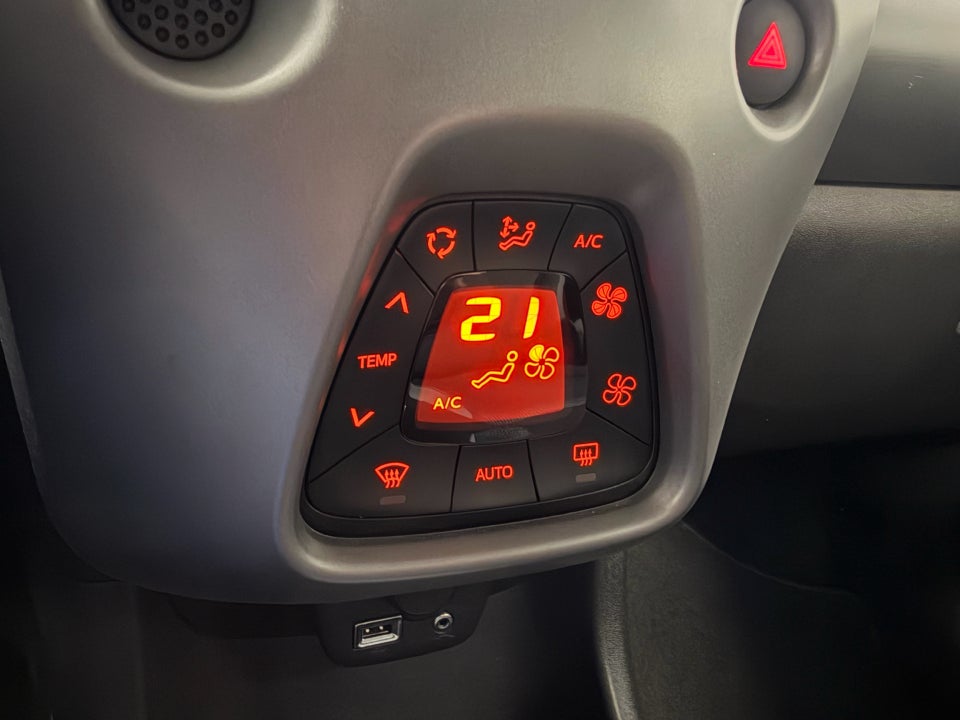 Toyota Aygo 1,0 VVT-i x-press x-shift 5d