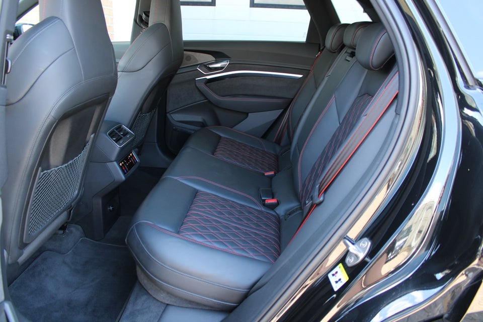 Audi Q8 e-tron 55 S-line quattro 5d