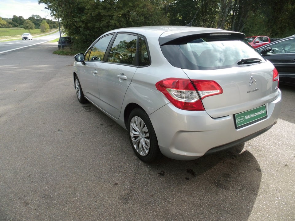 Citroën C4 1,6 VTi 120 Attraction 5d