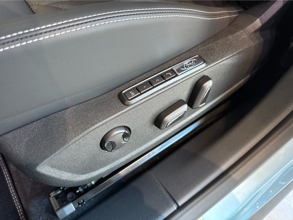 Ford Explorer 82 Premium Extended Range 5d