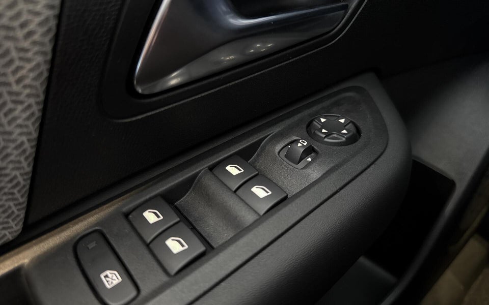 Citroën ë-C4 X 50 Shine 4d