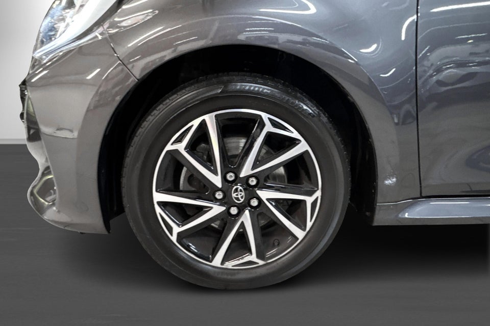 Toyota Yaris 1,5 Hybrid Style e-CVT 5d