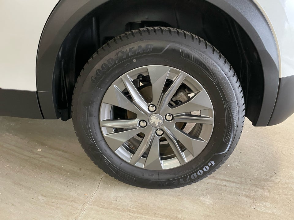 Peugeot 2008 1,2 PureTech 130 Vision Pack EAT8 5d