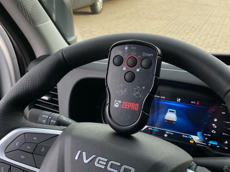 Iveco Daily 3,0 35S18 4100mm Box m/lift AG8