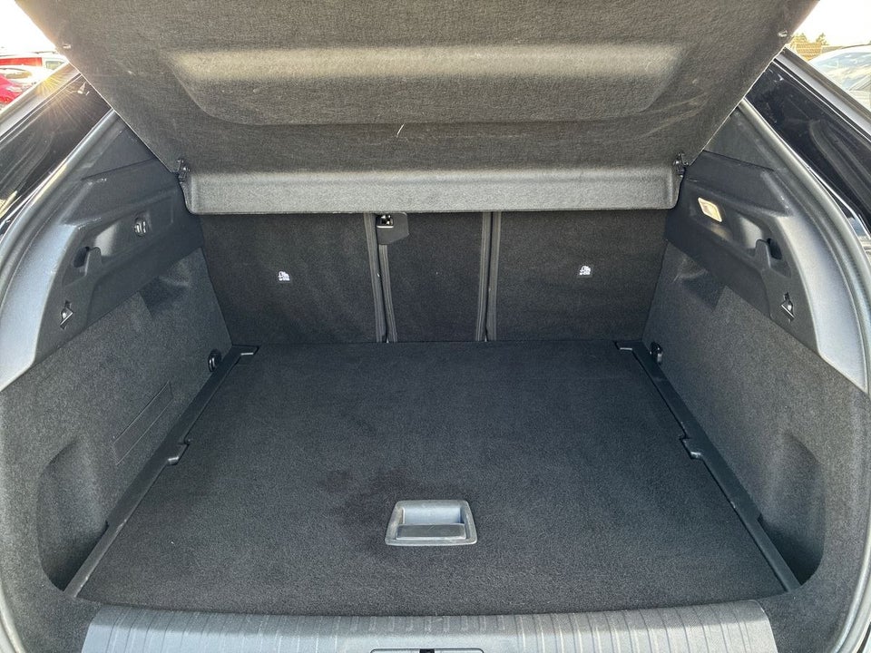 Peugeot e-3008 77 GT Pack 5d