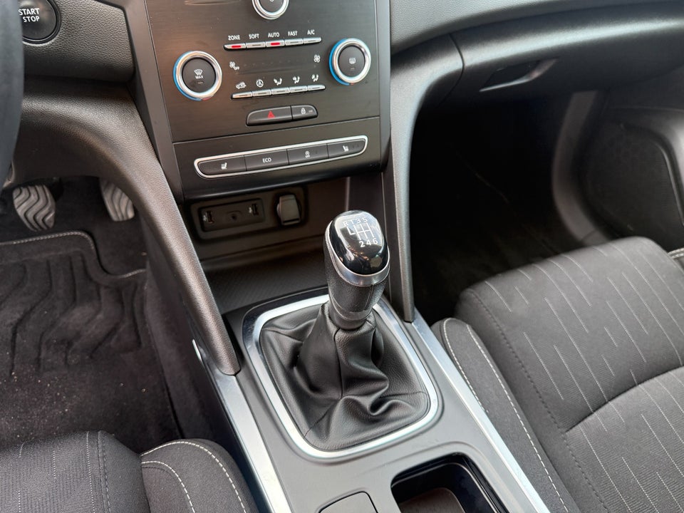 Renault Megane IV 1,3 TCe 140 Limited Sport Tourer 5d