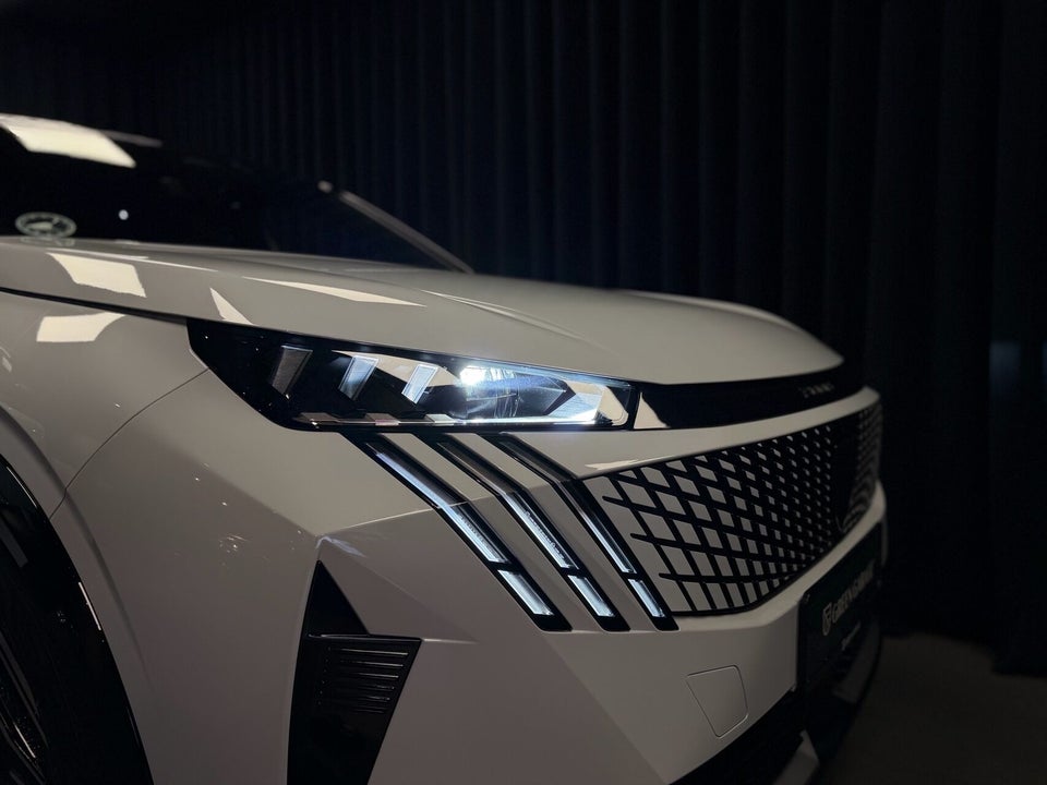 Peugeot e-3008 77 GT 5d