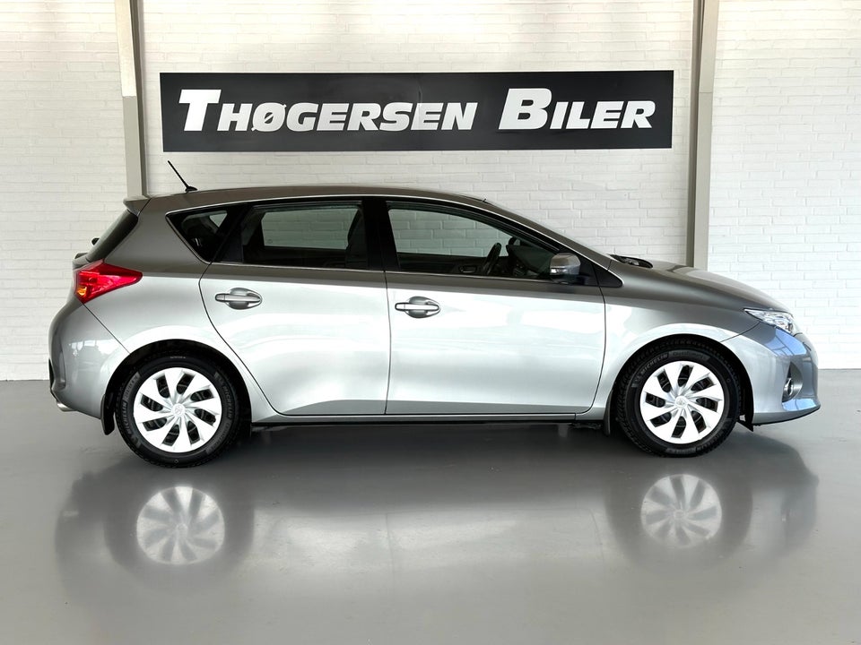 Toyota Auris 2,0 D-4D T2+ 5d