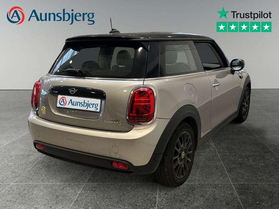 MINI Cooper SE Essential 3d