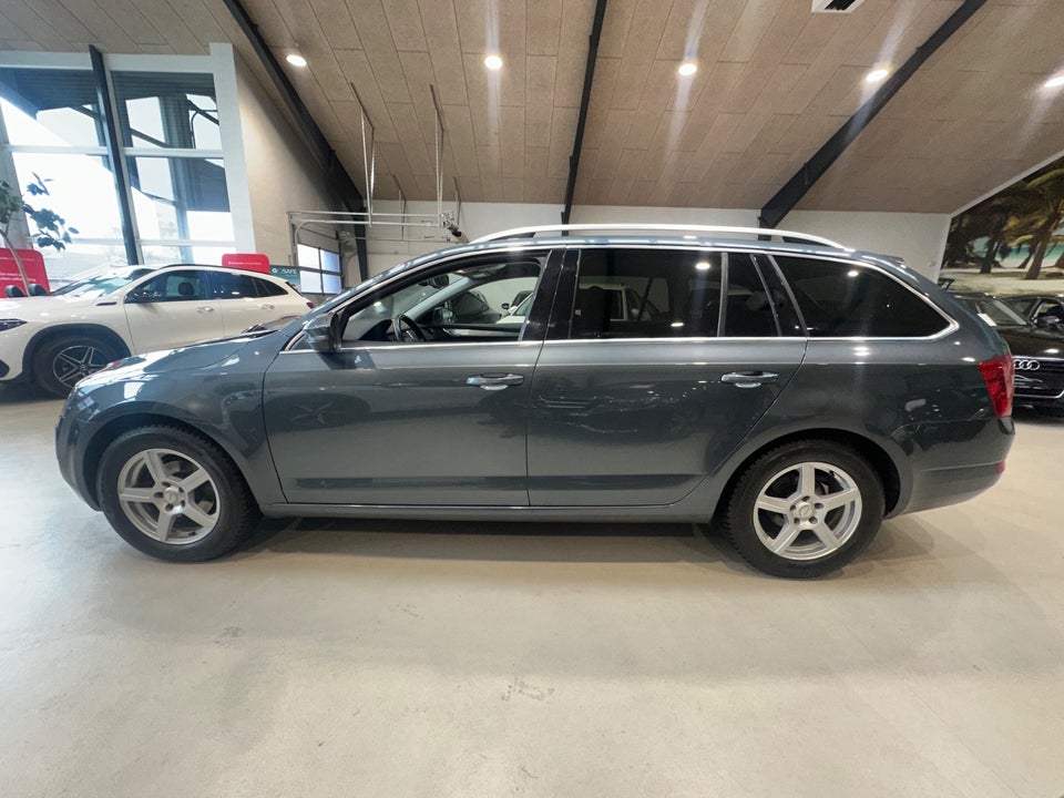 Skoda Octavia 1,6 TDi 110 Style Combi DSG 5d