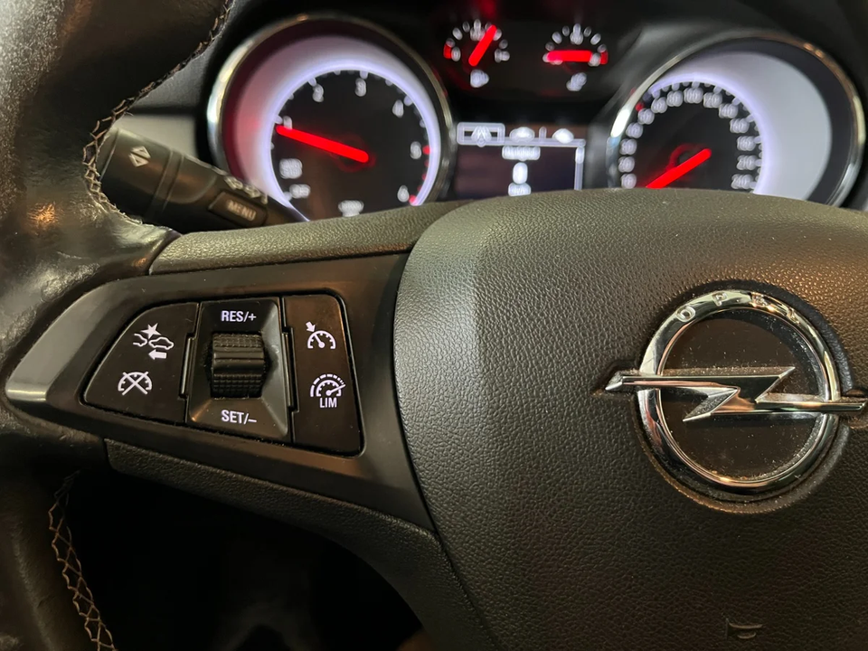 Opel Astra 1,6 CDTi 136 Enjoy Sports Tourer 5d