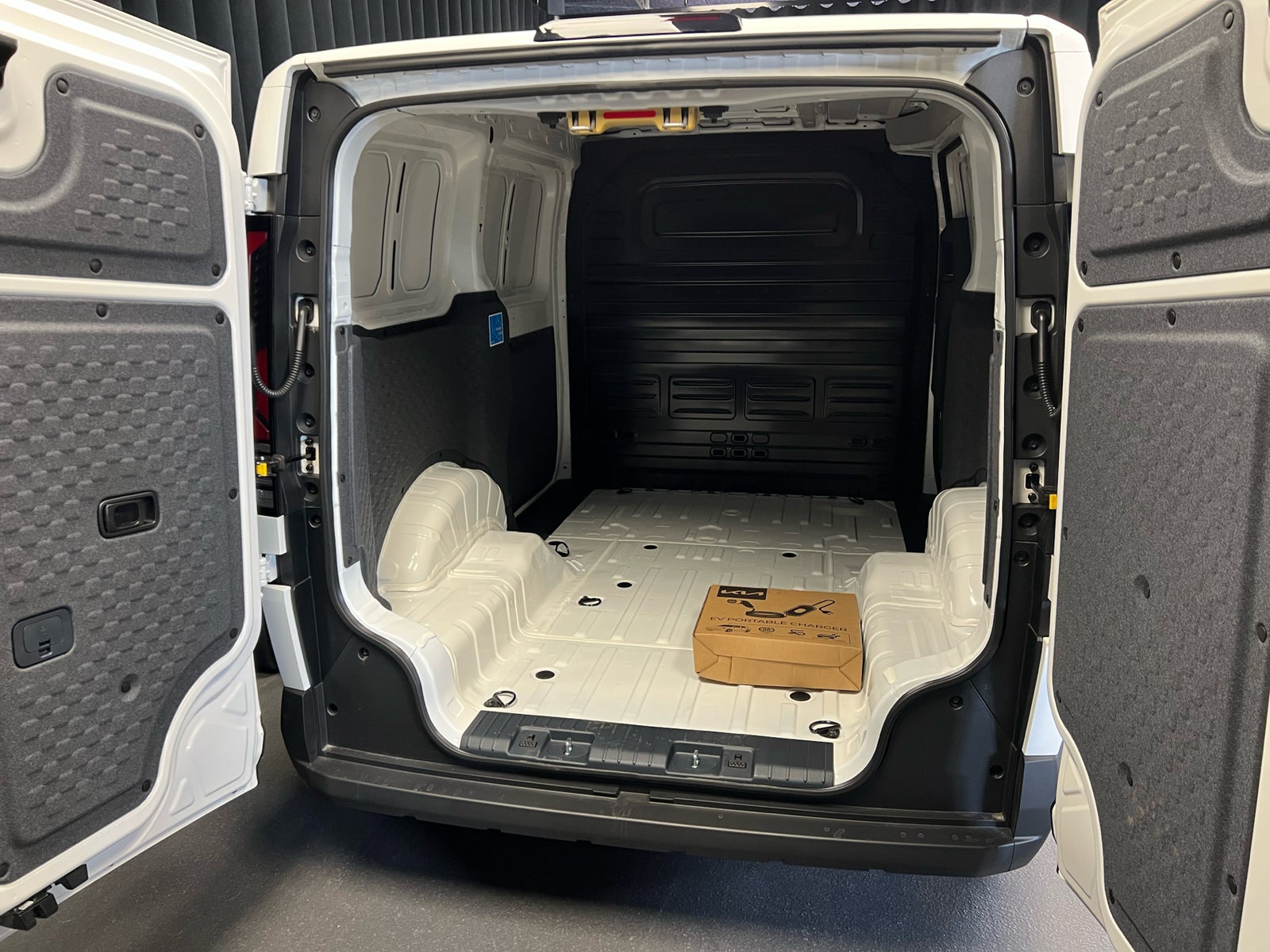 Kia PV5 71 Cargo L1H1 Long Range Work