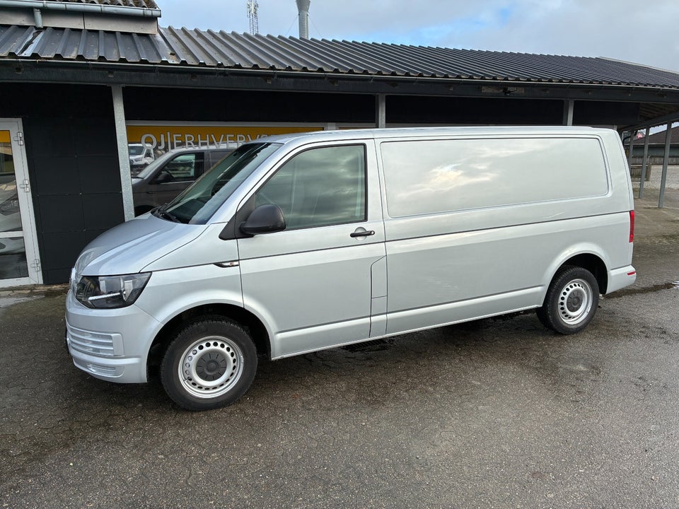 VW Transporter 2,0 TDi 150 Kassevogn lang