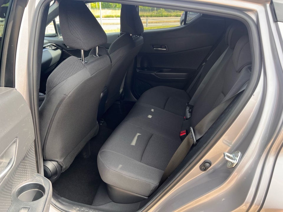 Toyota C-HR 1,8 Hybrid Premium Selected CVT 5d