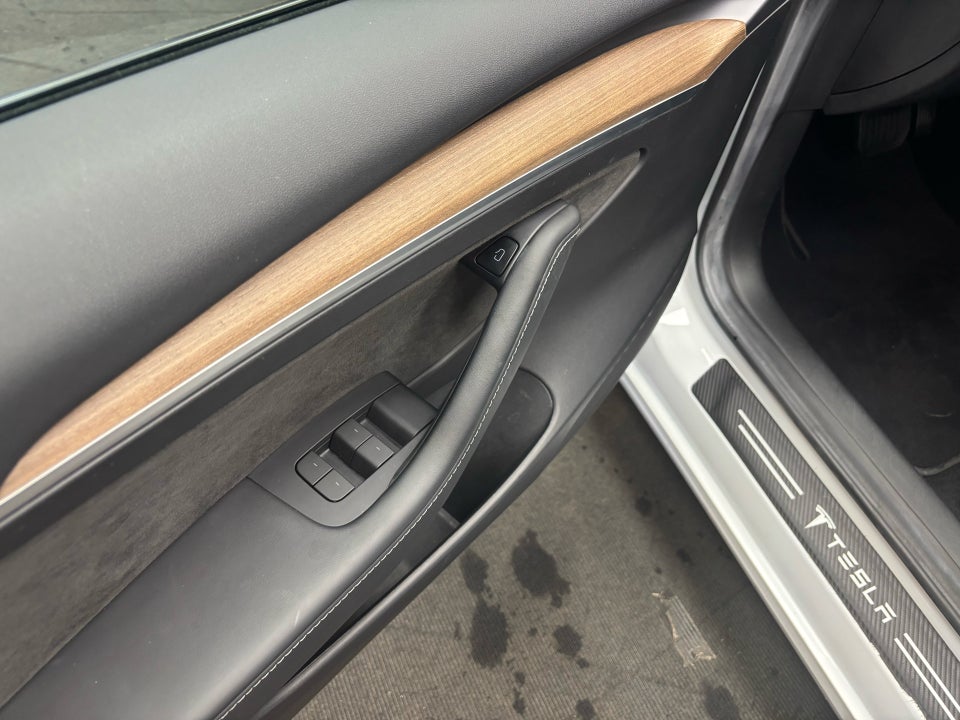 Tesla Model 3 RWD 4d