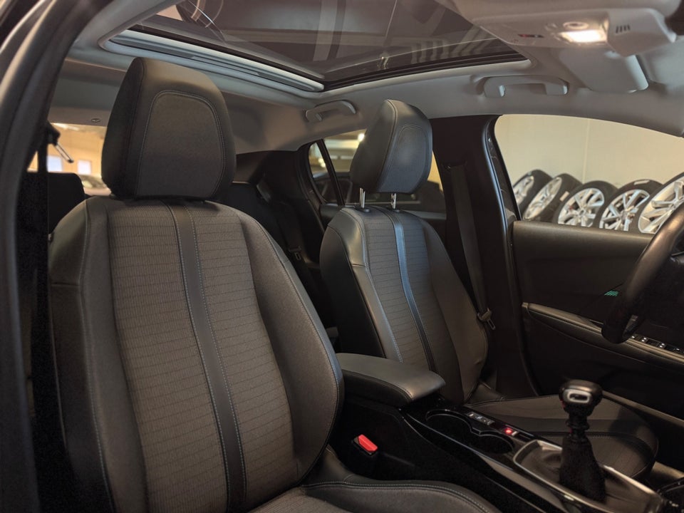 Peugeot 208 1,5 BlueHDi 100 Allure Sky 5d