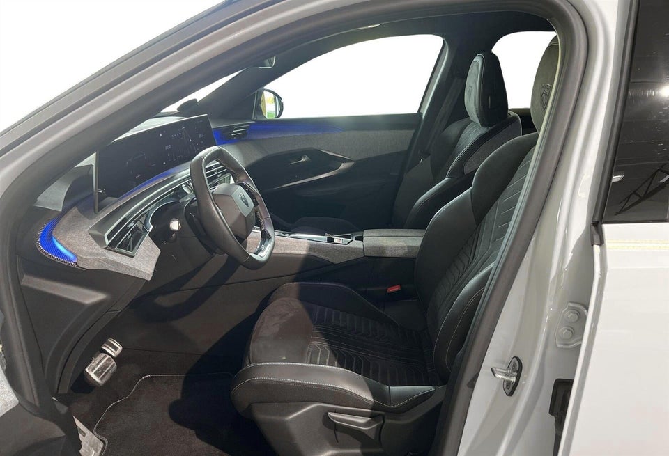 Peugeot e-3008 77 GT Pack 5d