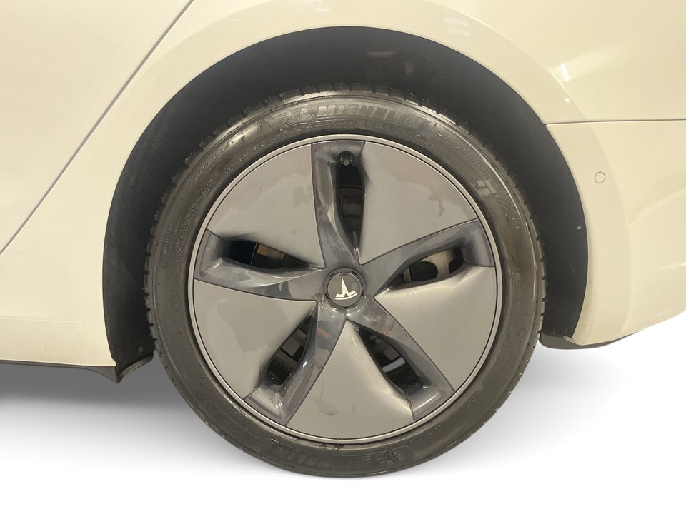 Tesla Model 3 Standard Range+ RWD 4d
