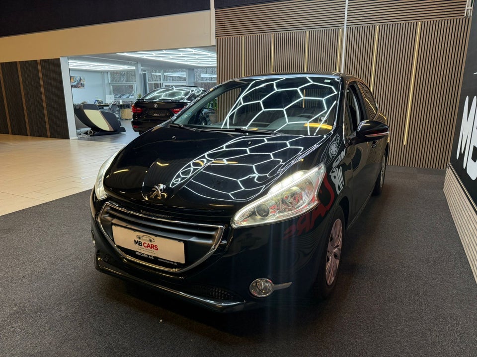Peugeot 208 1,2 VTi Allure Sky 5d