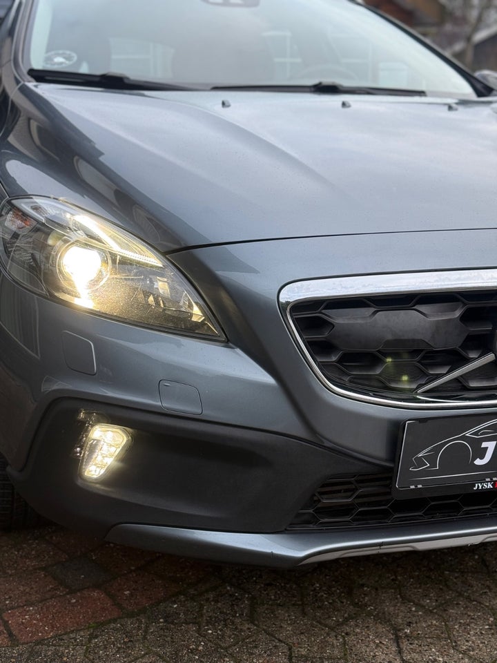 Volvo V40 CC 2,0 D4 190 Momentum aut. 5d