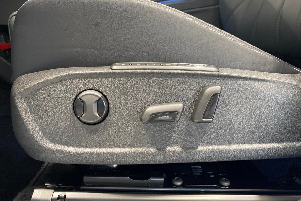 Ford Explorer 84 Premium Extended Range AWD 5d