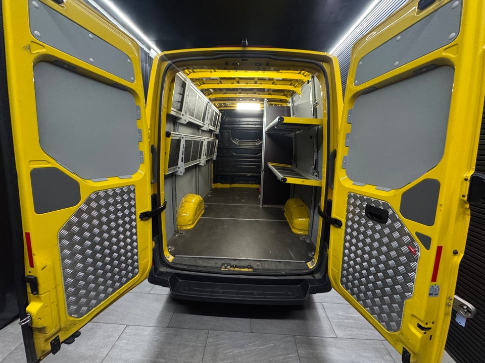 VW Crafter 30 2,0 TDi 140 Kassevogn L3H2