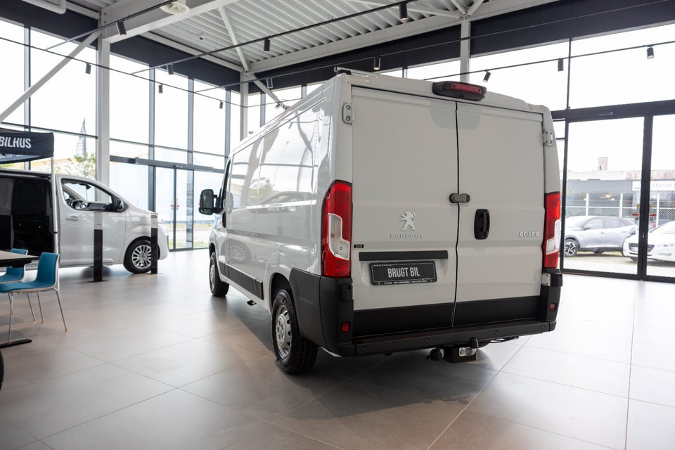 Peugeot Boxer 333 2,2 BlueHDi 140 L2H1 Premium